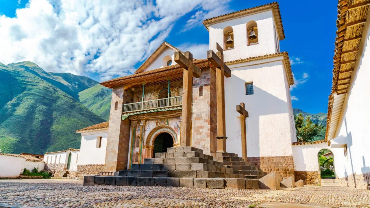 Fuentes y canales de agua incas en el centro arqueológico de Tipón